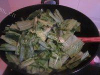 味道不错的豆豉鲮鱼油麦菜做法图解3)
