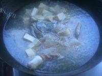 鲜香的鱼头划水粉丝豆腐汤的做法图解七