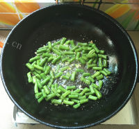 营养美味橄榄菜四季豆炒鸡肉的做法图解八