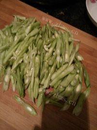 家常菜四季豆炒腊肠做法图解2)
