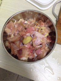 特色美食辣子鸡丁做法图解1)