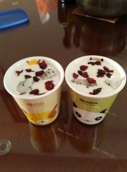 香气浓郁的自制酸奶