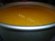 松软的芒果慕斯蛋糕做法图解15)