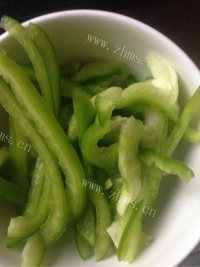 家常菜芹菜土豆丝做法图解3)