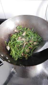 色香味俱全的青椒炒肉做法图解6)