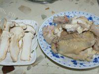 家常菜松茸炖鸡做法图解2)