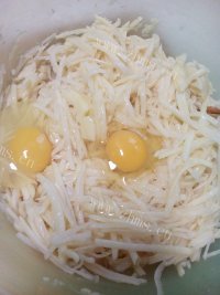 可口的土豆饼做法图解4)