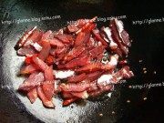 家常菜蛋滑丝瓜腊肉做法图解2)