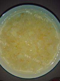 自制红枣莲子雪耳汤做法图解1)