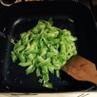 家常菜凉瓜炒蛋做法图解12)