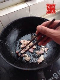 家常菜茭白炒肉做法图解5)