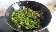 美味青椒牛肉做法图解5)