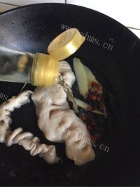 唇齿留香的干煸肥肠做法图解7)