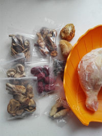 滋补的菌菇鸡汤做法图解1)