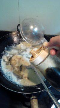 鲜香的泥鳅豆腐汤做法图解14)
