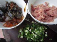 皮蛋瘦肉粥做法图解3)