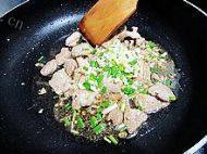 家常菜香菇小炒肉做法图解5)