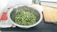 家庭式豆角烧肉做法图解2)