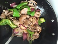 回味无穷的爆炒牛肉做法图解9)