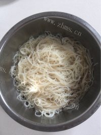 美味的蒜蓉开背虾做法图解8)