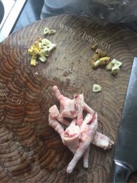 美味的红烧腐乳鸡爪做法图解1)