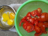 家常菜番茄炒鸭蛋做法图解2)