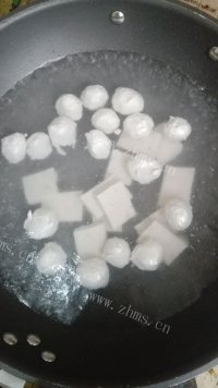 美味的黄瓜肉丸汤做法图解4)