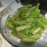 家常菜丝瓜炒香菇做法图解4)