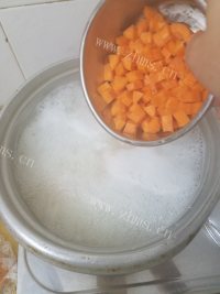 美味的鸡肉蔬菜粥做法图解3)