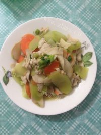 家常菜杏鲍菇炒莴笋