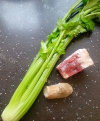自制芹菜炒肉片做法图解1)