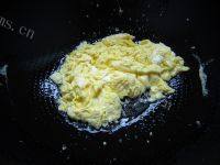 营养丰富的西红柿青椒炒蛋做法图解2)