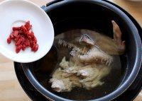 美味冬菇鸡汤做法图解7)