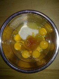 芝麻戚风蛋糕做法图解3)