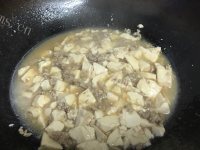 家常肉末煮豆腐做法图解7)