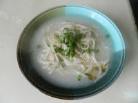 营养丰富的鱼汤面