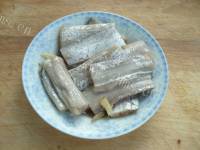 酥脆的干炸带鱼做法图解1)