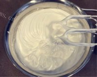美味彩色波点蛋糕卷做法图解7)
