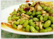 家常菜毛豆炒鸡丁