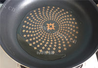 美味的蛋黄炒饭做法图解3)