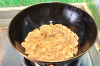 简单版韭菜炒小河虾做法图解4)