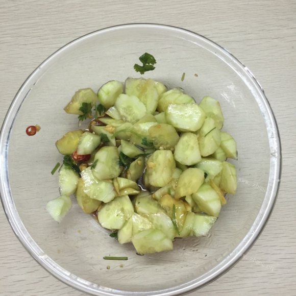 美味营养的凉拌黄瓜