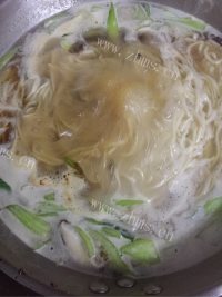 玉盘珍馐的香菇青菜面做法图解7)