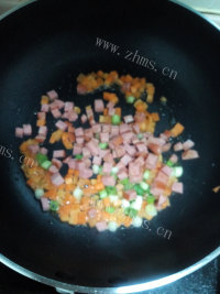 好吃的肘花肠炒饭做法图解6)