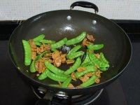 自己做的荷兰豆炒肉做法图解8)
