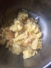 鲜美可口的黄瓜炒鸡蛋做法图解4)