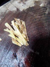 鲜香的芹菜炒鱿鱼做法图解2)