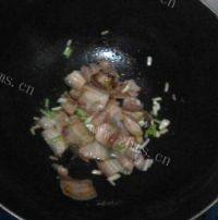 家常菜芋头炒肉做法图解5)
