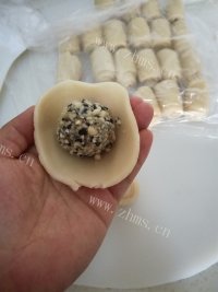 美味的五仁苏式月饼做法图解6)