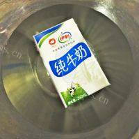 自制抹茶牛奶做法图解2)